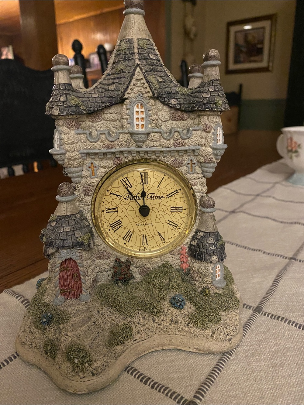 Vtg. Father Time Castle Table/Mantle Clock - Beige and Gray Home Wall Decor 1991